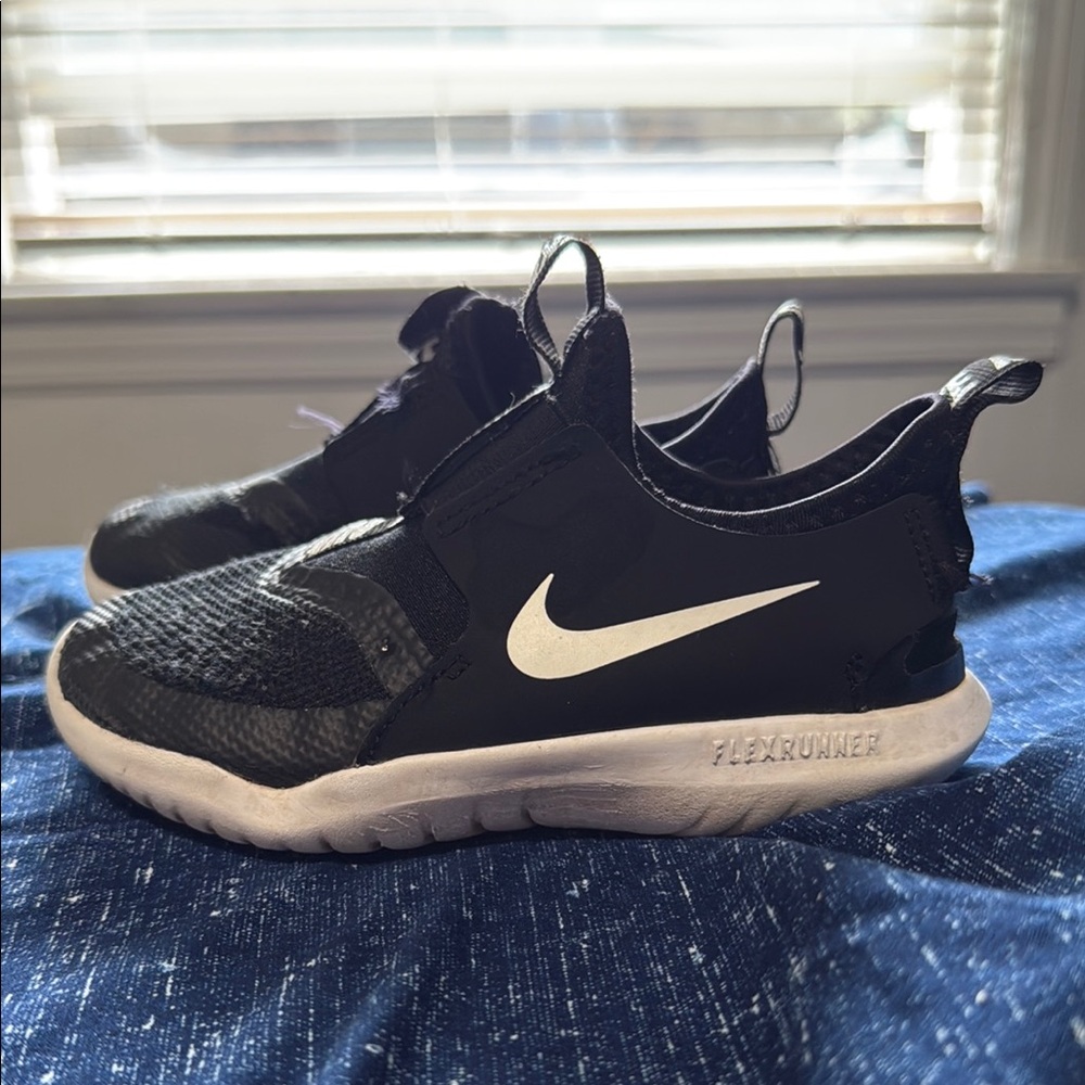 Nike Flex Runner Kids Shoes - Black and White